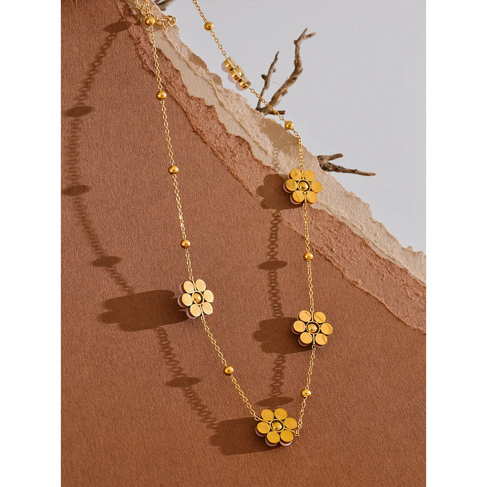 Daisy Pearl Necklaces